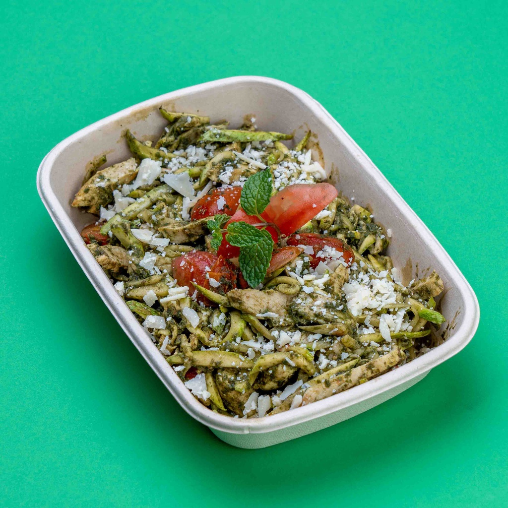 نودلز دجاج مع البيستو والكوسى 