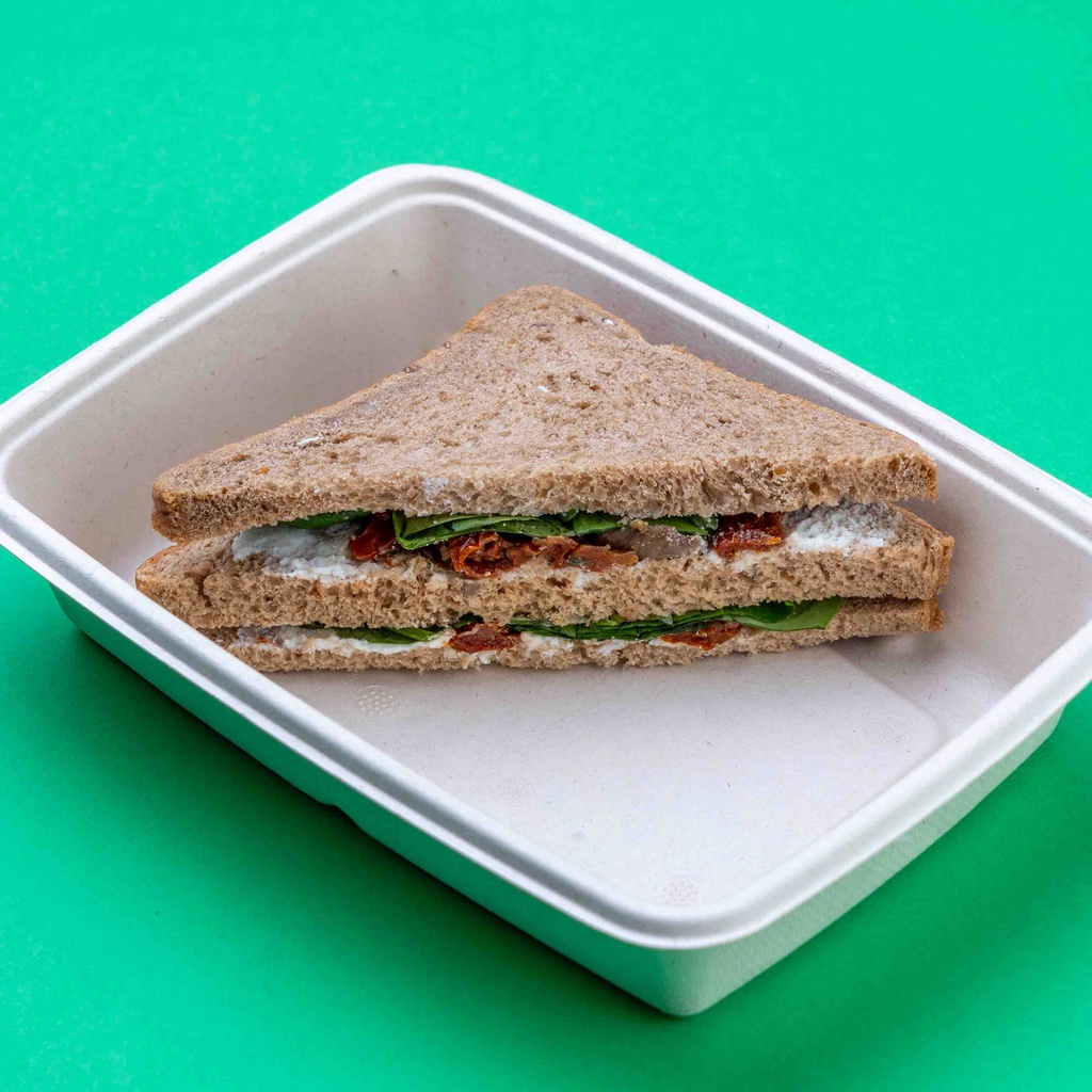 ساندويش جبنة الريكوتا مع السبانخ 