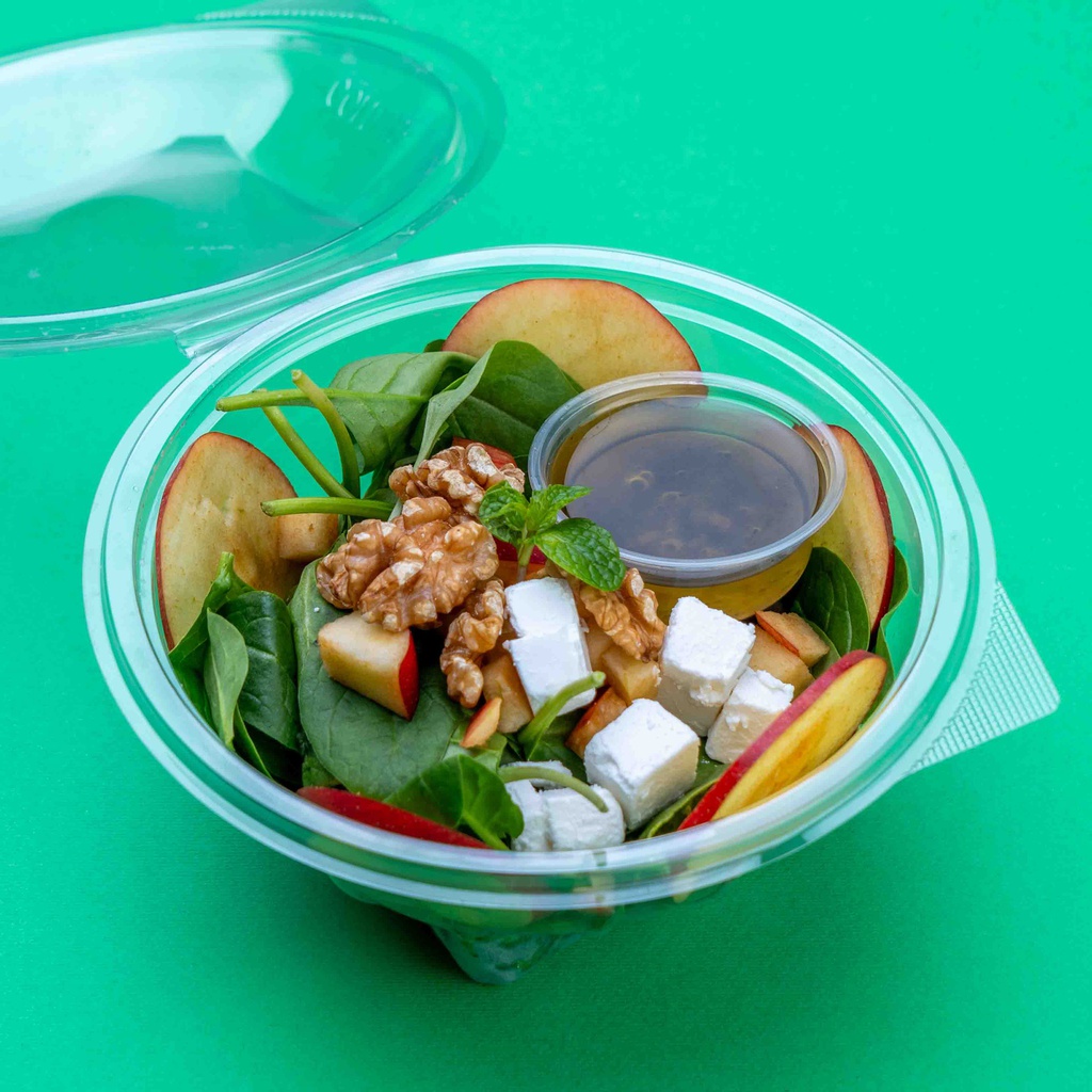 سلطة التفاح مع السبانخ والجوز