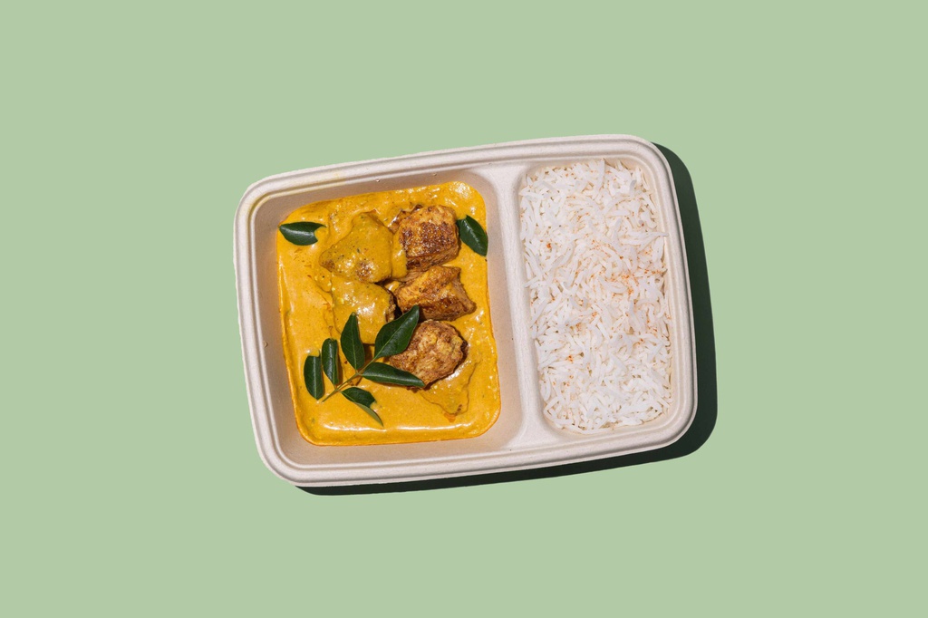 Thai Chicken Curry with Rice / دجاج تايلاندي بالكاري مع الأرز