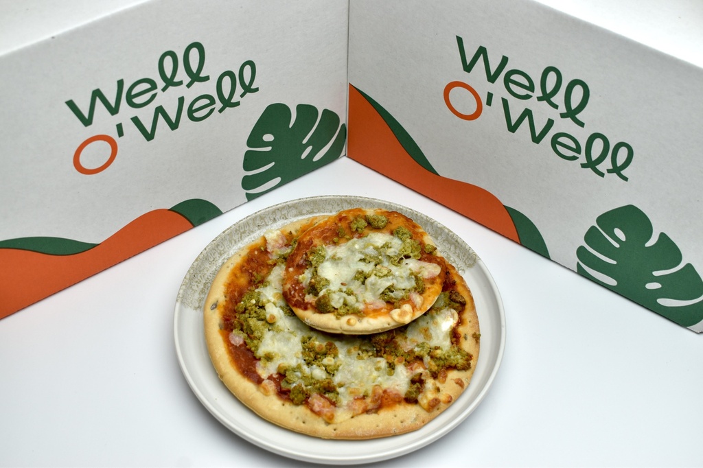 WOW -  Falafel Feta Cheese Pizza / بيتزا الفلافل والجبن الفيتا