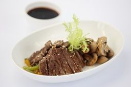 [FUSION203-0.5] Chinese Sesame Beef W Asparagus with brown rice /لحم بالسمسم الصيني مع الهليون   ( Trendy )