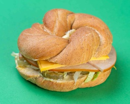 Bagel w Olives (Turkey &amp; Cheddar)(LF) / بايغل مع الزيتون و حبش و شيدر