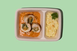 Chicken Roll w Spinach &amp; Mashed Potatoes (DF) / رول الدجاج مع السبانخ والبطاطس المهروسة