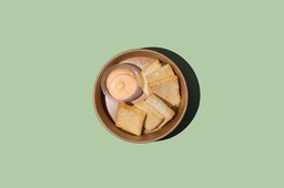 Crackers W Beetroot  Hummus Dips (DF) / مقرمشات تغميسة حمص بالشمندر